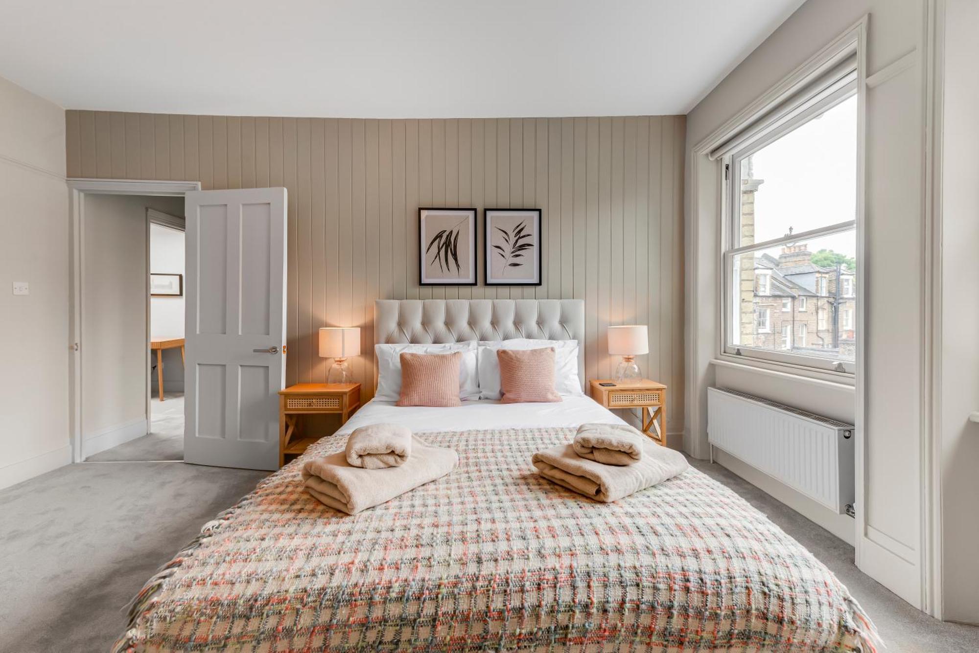 Luxury 3 Bed Apartment With Balcony In Kensington Olympia London Exterior foto