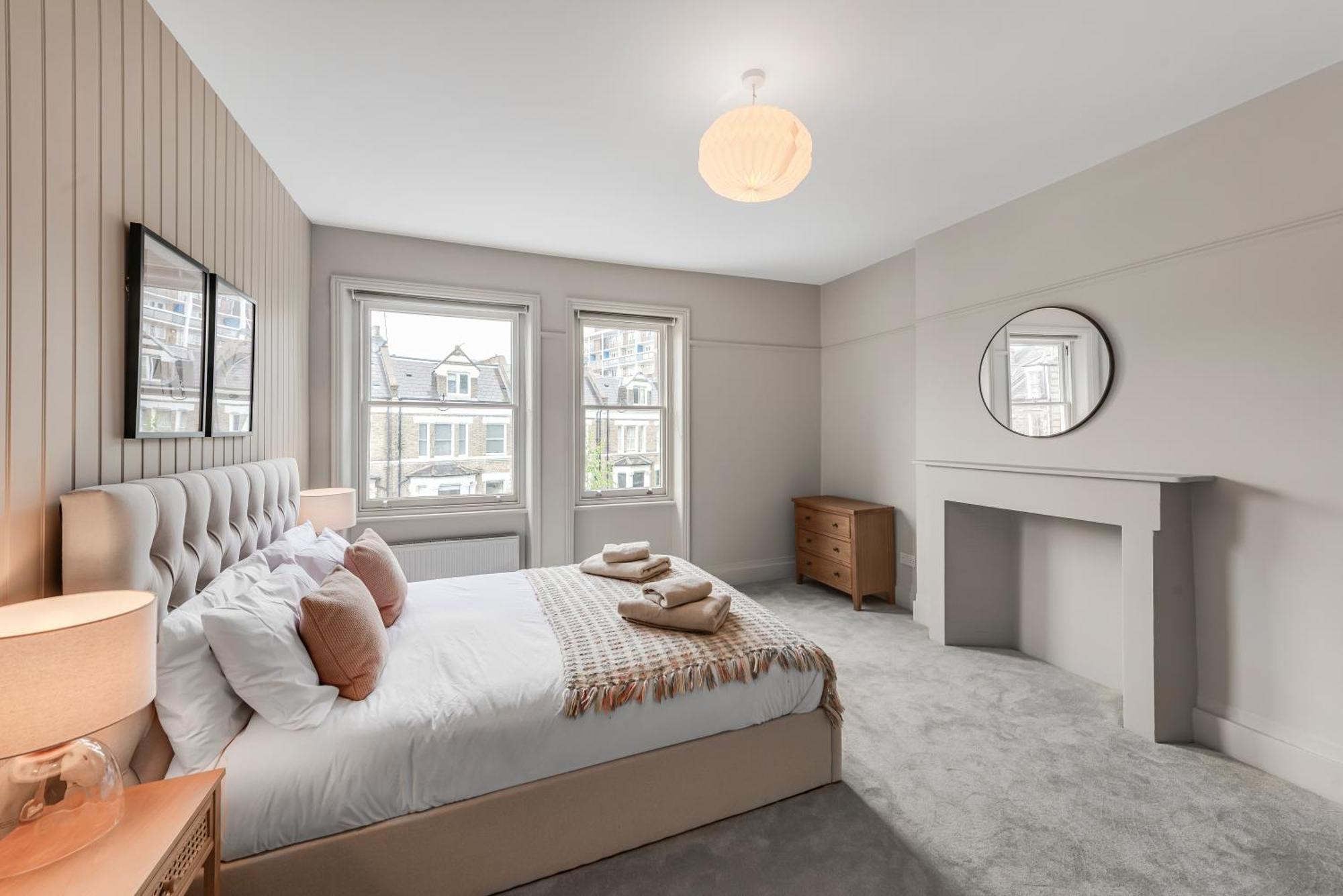Luxury 3 Bed Apartment With Balcony In Kensington Olympia London Exterior foto