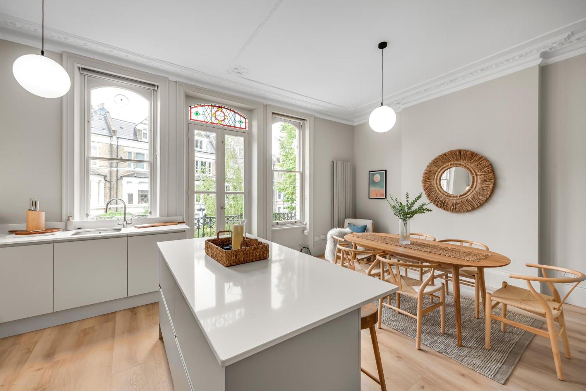 Luxury 3 Bed Apartment With Balcony In Kensington Olympia London Exterior foto