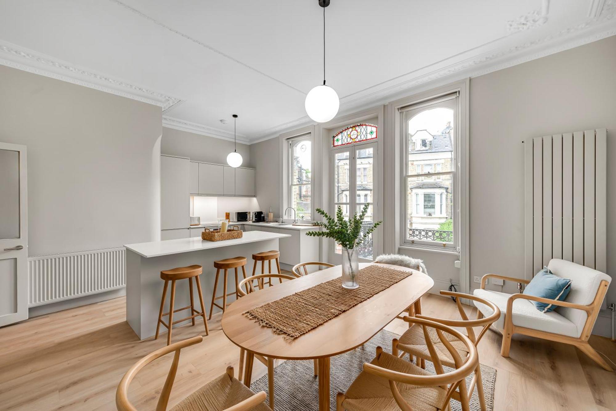 Luxury 3 Bed Apartment With Balcony In Kensington Olympia London Exterior foto