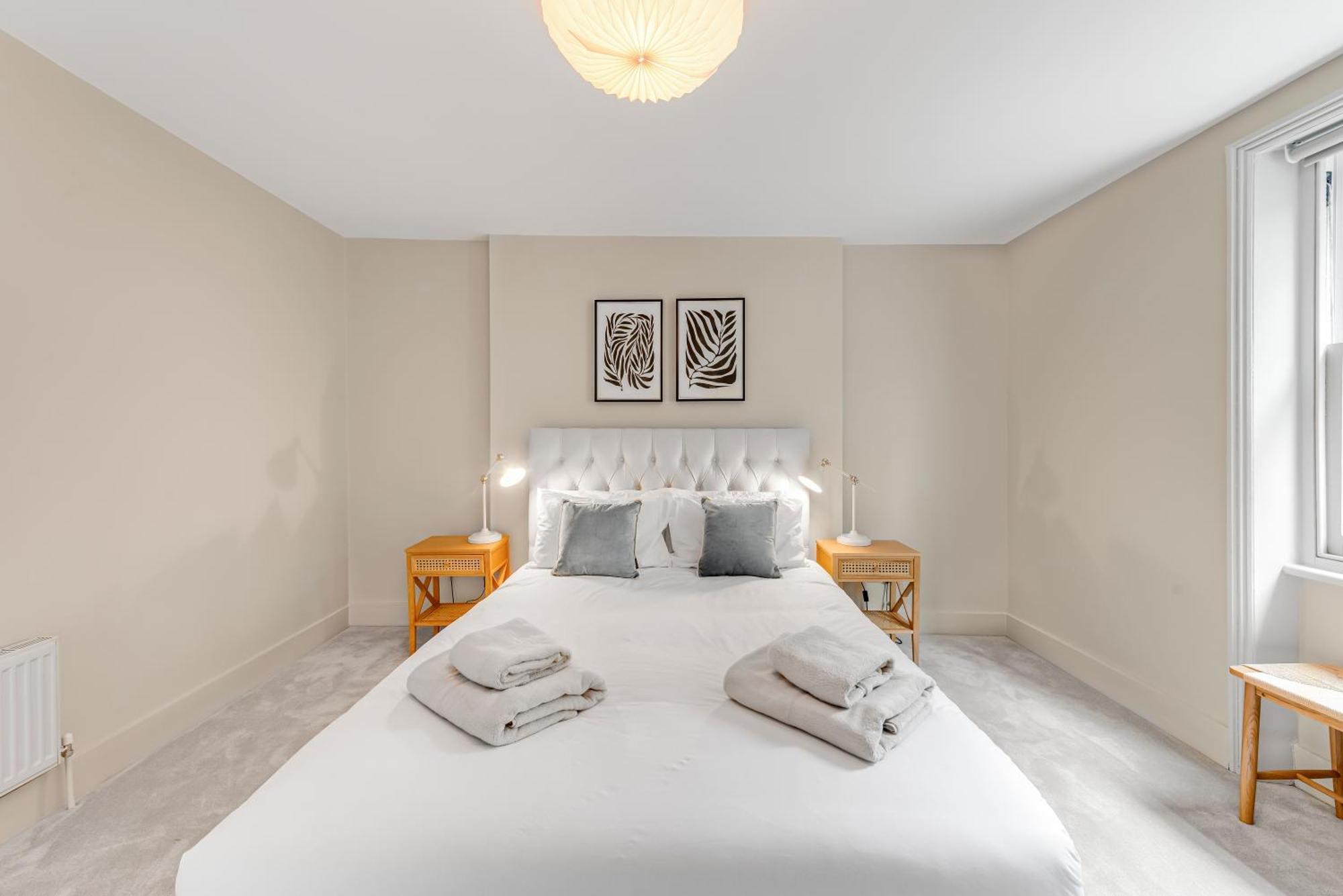 Luxury 3 Bed Apartment With Balcony In Kensington Olympia London Exterior foto