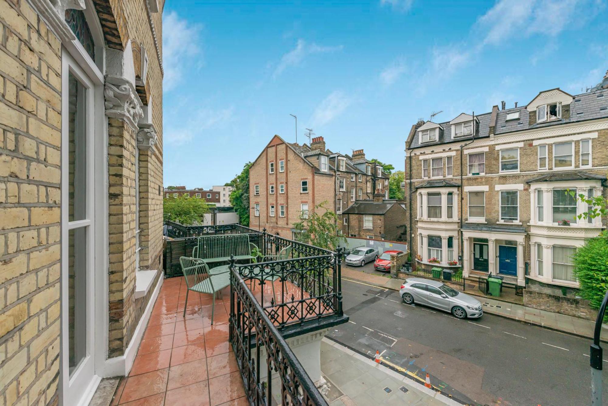 Luxury 3 Bed Apartment With Balcony In Kensington Olympia London Exterior foto